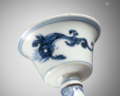 A BLUE AND WHITE ‘DRAGON’ STEM CUP, SECOND HALF OF THE MING ...