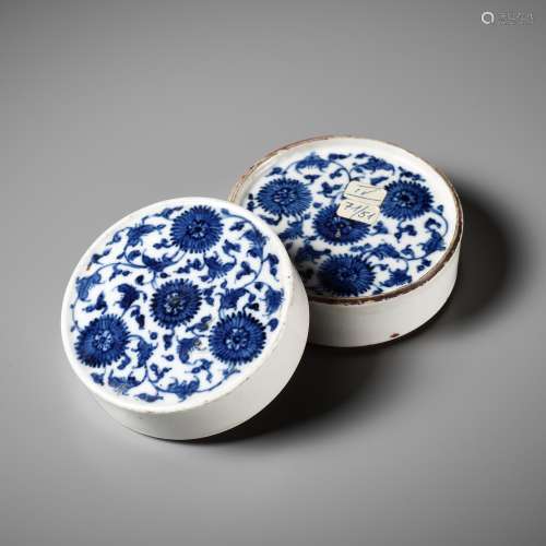 A BLUE AND WHITE SEAL PASTE BOX AND COVER, EARLY QING DYNAST...