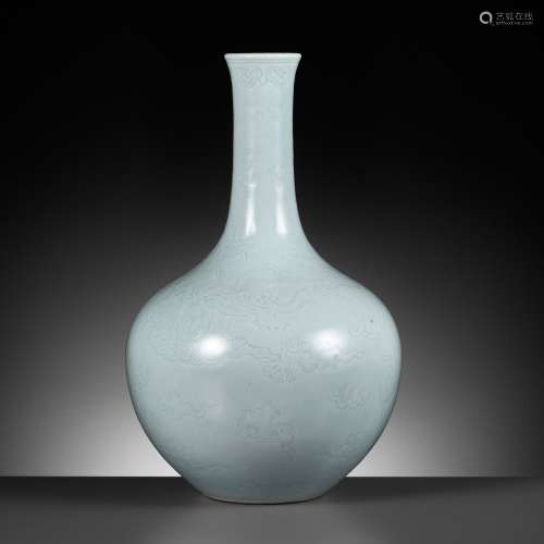 AN ANHUA DECORATED CLAIR-DE-LUNE ‘DRAGON’ BOTTLE VASE, TIANQ...