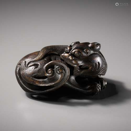 A BRONZE ‘BUDDHIST LION’ SCROLL WEIGHT, LATE MING DYNASTY