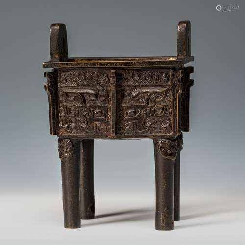 AN ARCHAISTIC BRONZE VESSEL, FANGDING, CHINA, 17TH CENTURY