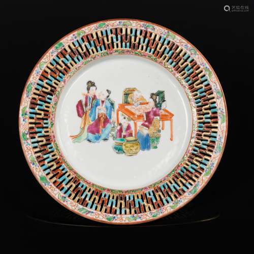 A GILT-DECORATED FAMILLE ROSE RETICULATED DISH, QIANLONG PER...