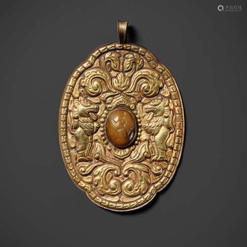 A GOLD REPOUSSÉ ‘LION’ PENDANT, WITH AN AGATE INTAGLIO OF TH...