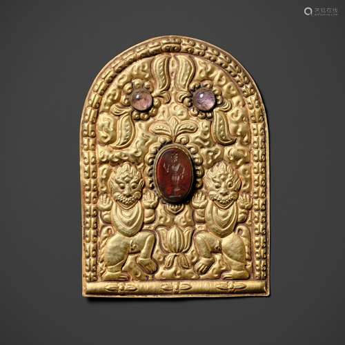 A GOLD REPOUSSÉ ‘LION’ PENDANT, WITH AN AGATE INTAGLIO OF A ...