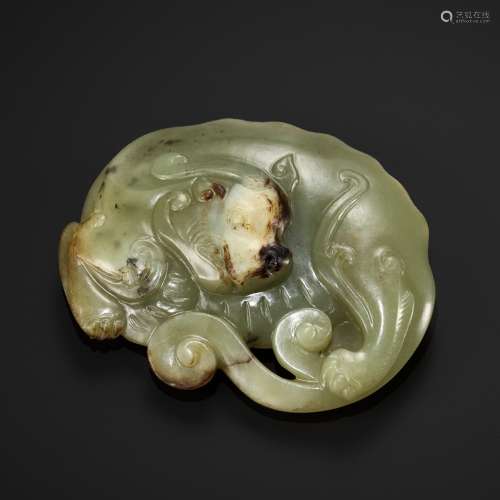 A CELADON AND RUSSET JADE ‘CHILONG’ WEIGHT, EARLY QING DYNAS...