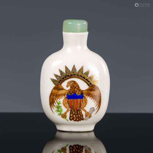 A FAMILLE-ROSE PORCELAIN 'AMERICAN EAGLE' SNUFF BOTTLE, CIRC...