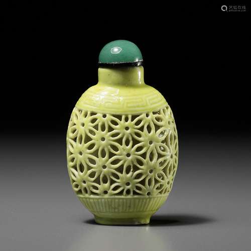 A LEMON YELLOW-GLAZED RETICULATED PORCELAIN ‘FLORETS’ SNUFF ...