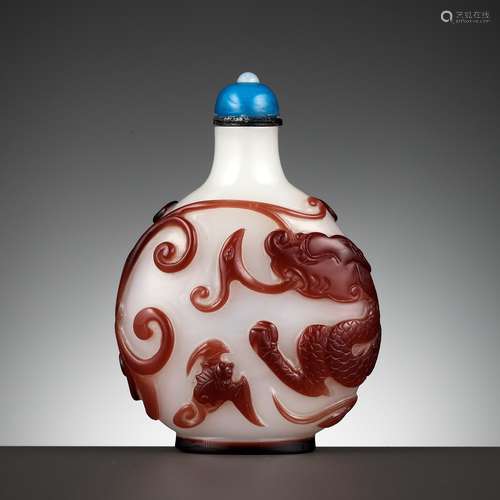 A RED OVERLAY GLASS ‘DRAGON AND PHOENIX’ SNUFF BOTTLE, ATTRI...