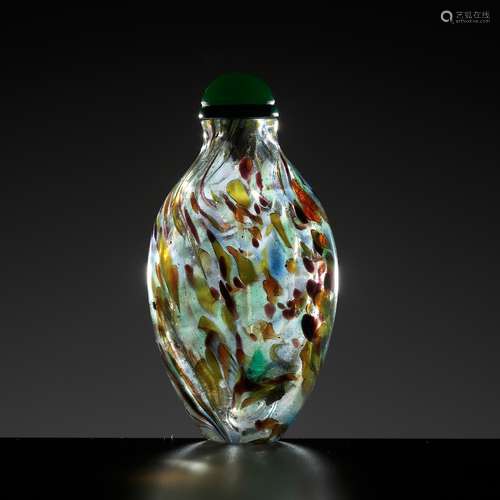 A SANDWICHED GLASS SNUFF BOTTLE, CHINA, 1730-1860