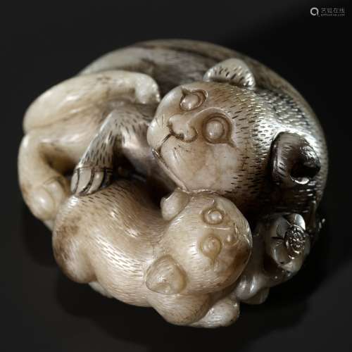 A GRAY AND BLACK JADE ‘CAT AND YOUNG’ GROUP, CHINA, 17TH-18T...