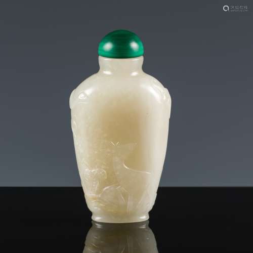 A WHITE JADE ‘DEER AND CRANE’ SNUFF BOTTLE, MID-QING DYNASTY