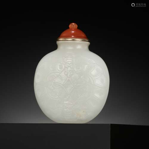 A WHITE JADE 'BUTTERFLY' SNUFF BOTTLE, POSSIBLY IMPERIAL, 18...