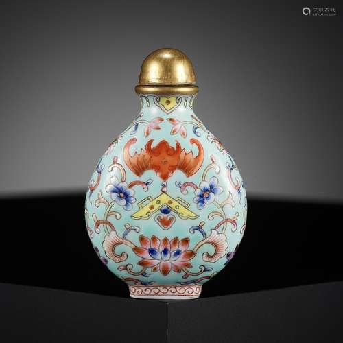 A FAMILLE ROSE PORCELAIN 'BATS AND CHIMES' SNUFF BOTTLE, LAT...