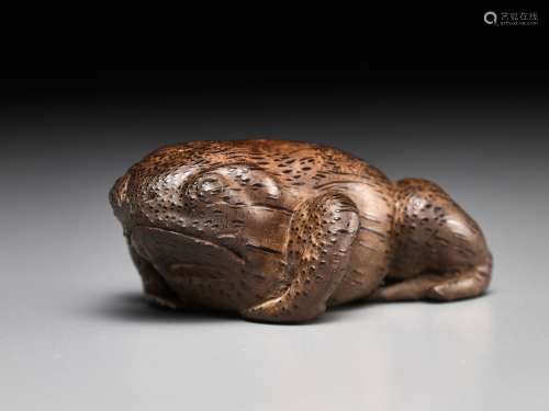 A CARVED BAMBOO FIGURE OF A RECUMBENT TOAD, CHINA, 18TH CENT...