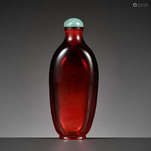 A RUBY RED GLASS SNUFF BOTTLE, CHINA, 1740-1820