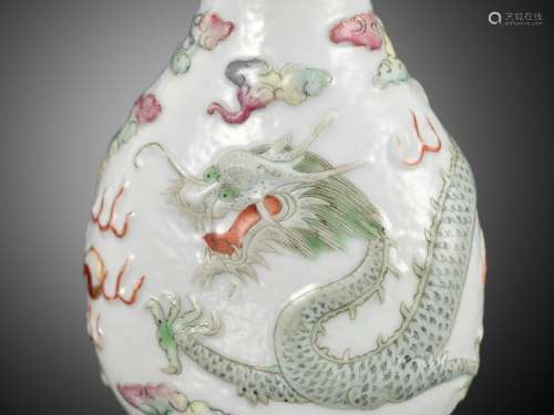 A MOLDED AND CARVED ‘DRAGON’ FAMILLE ROSE PORCELAIN SNUFF BO...