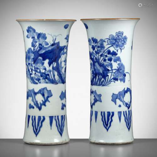 A PAIR OF BLUE AND WHITE ‘MAGNOLIA’ BEAKER VASES, TRANSITION...