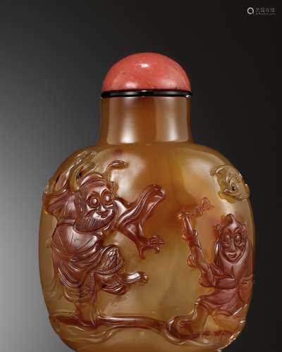 A CAMEO AGATE ‘ZHONG KUI’ SNUFF BOTTLE, OFFICIAL SCHOOL, CHI...