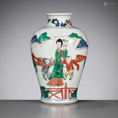 A WUCAI ‘LADY WITH BOYS’ VASE, MEIPING, 17TH CENTURY