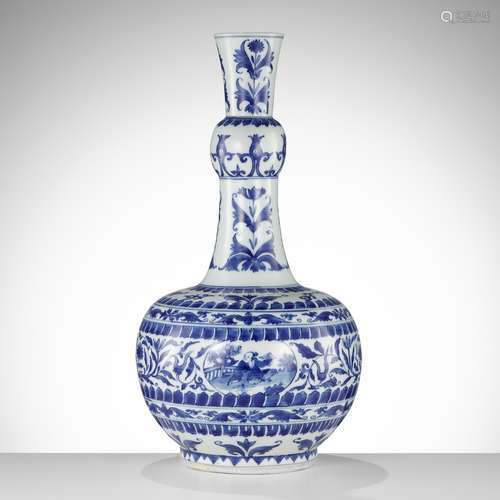 A BLUE AND WHITE ‘GARLIC NECK’ BOTTLE VASE, TRANSITIONAL PER...