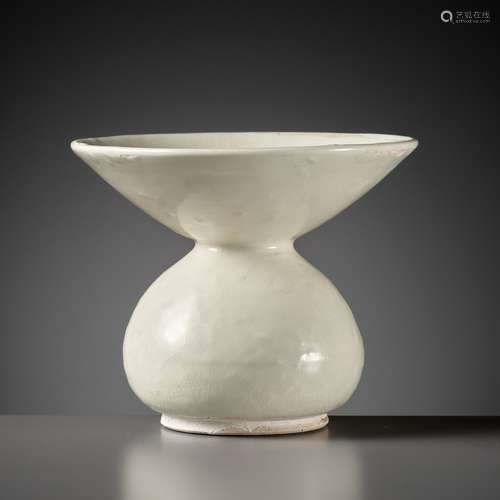 A WHITE-GLAZED XING ZHADOU, LATE TANG DYNASTY TO FIVE DYNAST...