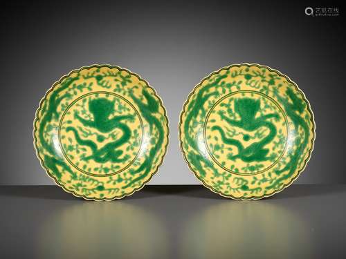 A PAIR OF YELLOW-GROUND AND GREEN-ENAMELLED 'DRAGON' DISHES,...