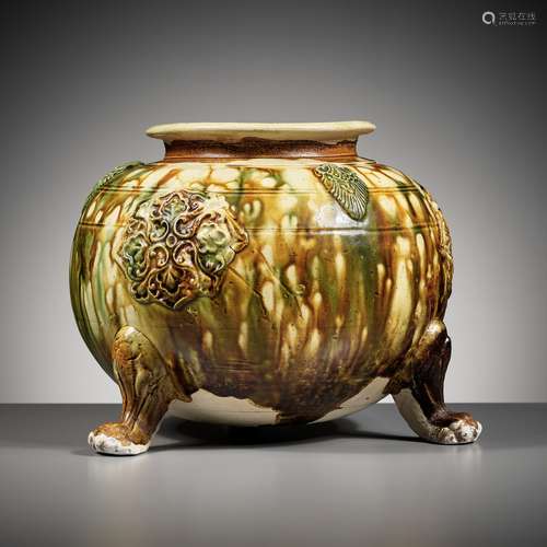 A LARGE SANCAI-GLAZED POTTERY TRIPOD CENSER, TANG DYNASTY