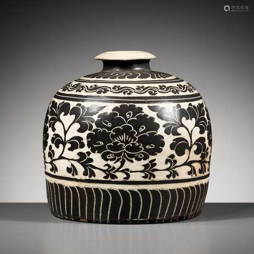 A RARE CIZHOU SGRAFFIATO TRUNCATED MEIPING, TULUPING, SONG D...