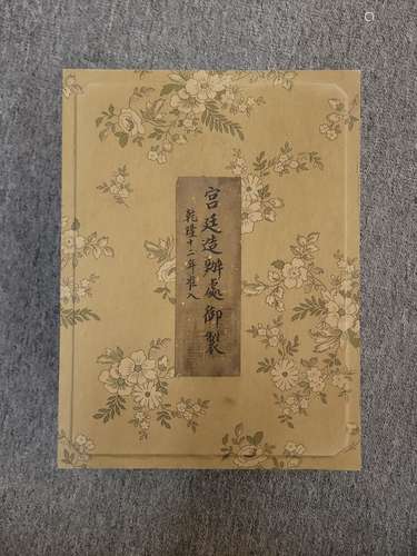 清代郎世宁绢本大明成化斗彩天字罐字画画心27x58厘米；瓷器