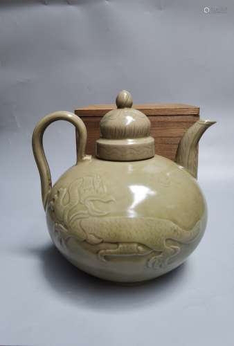 旧藏，越窑米黄釉酒壶，
