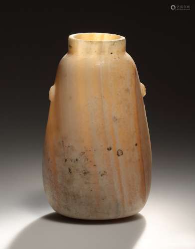AN EGYPTIAN ALABASTER ALABASTRON  一个埃及雪花石膏长颈瓶