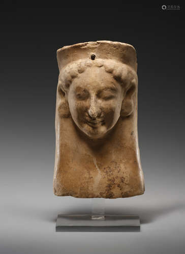 A WESTERN GREEK TERRACOTTA FEMALE PROTOME  一个西希腊女性原型...