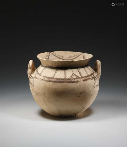 A LARGE DAUNIAN POTTERY OLLA  一个大型达乌尼陶制乌拉神像