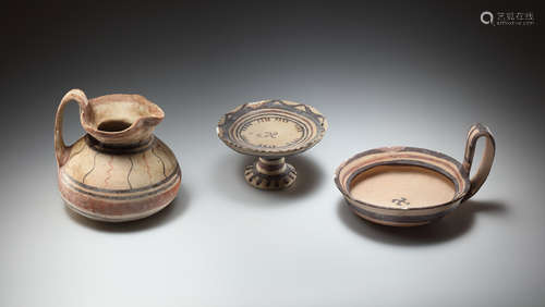 LOT OF DAUNIAN POTTERY VESSELS (3)  大量戴乌尼陶器（3）