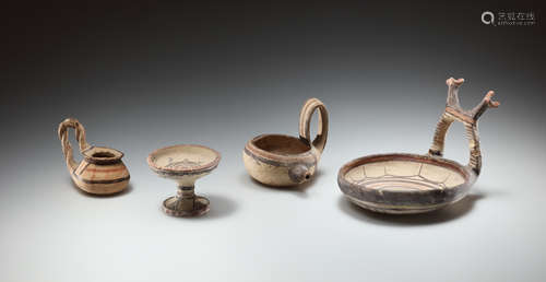 LOT OF DAUNIAN POTTERY VESSELS (4)  大量达乌年陶器 (4)