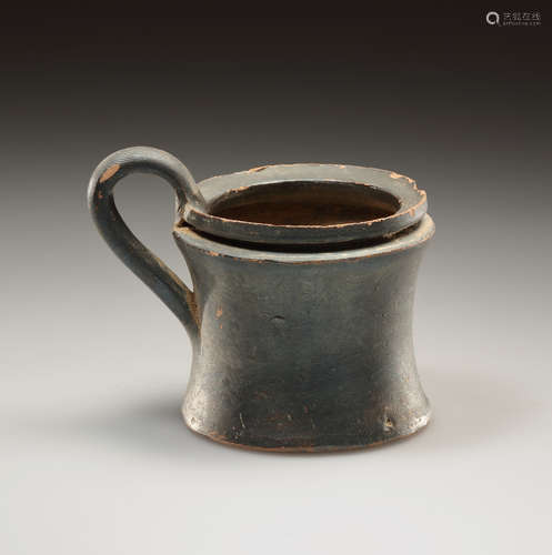 A CAMPANIAN OR APULIAN BLACK-GLAZED SINGLE-HANDLED CUP  一个...