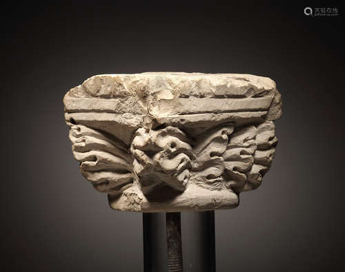 A LATE ROMAN OR BYZANTINE CAPITAL WITH ACANTHUS LEAVES 带刺桐...