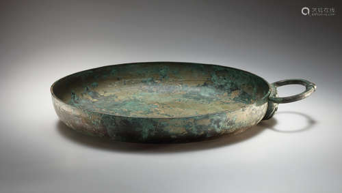 A WIDE ETRUSCAN BRONZE BOWL  一个伊特鲁里亚青铜宽碗