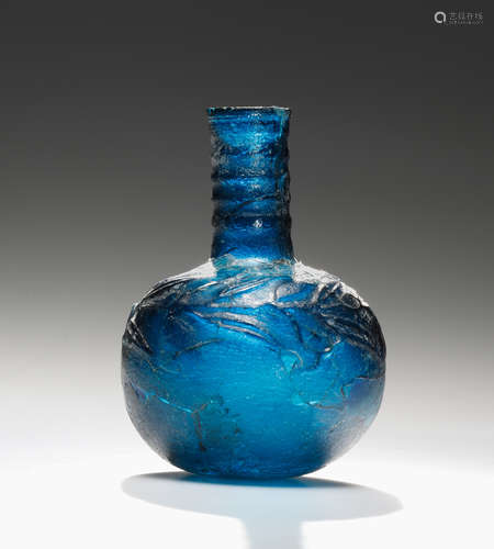 A ROMAN BLUE GLASS BOTTLE WITH RELIEF DECORATION  带浮雕装饰...