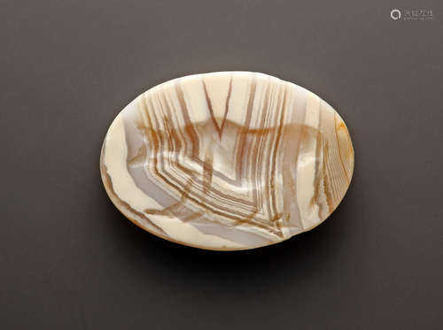 A ROMAN AGATE INTAGLIO WITH A BULL  带有公牛的罗马玛瑙凹版