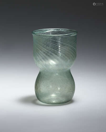 AN EASTERN GOTHIC GLASS BEAKER  一个东哥特式玻璃烧杯