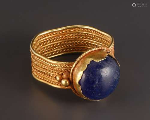 A ROMAN GOLD RING  一枚罗马金戒指