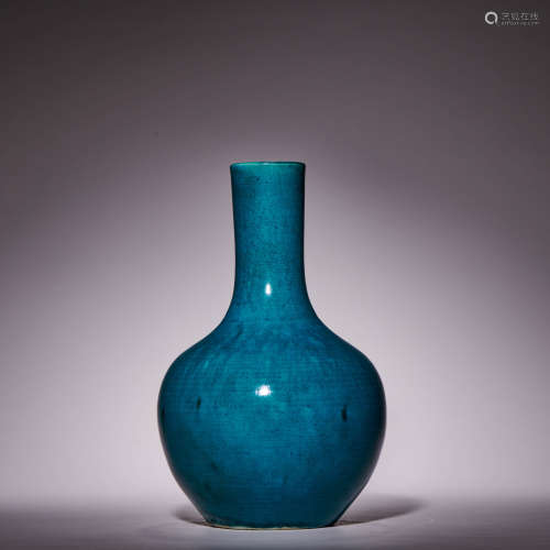 十八世纪 孔雀蓝釉天球瓶