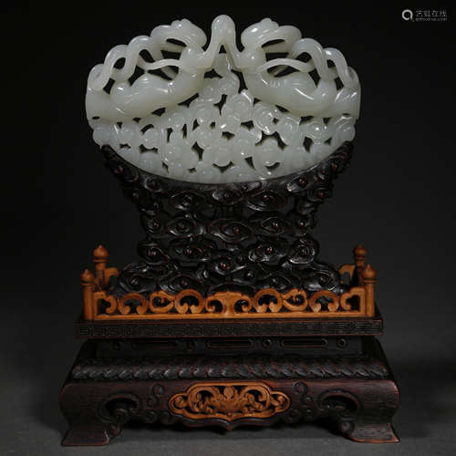 A WHITE JADE CARVING