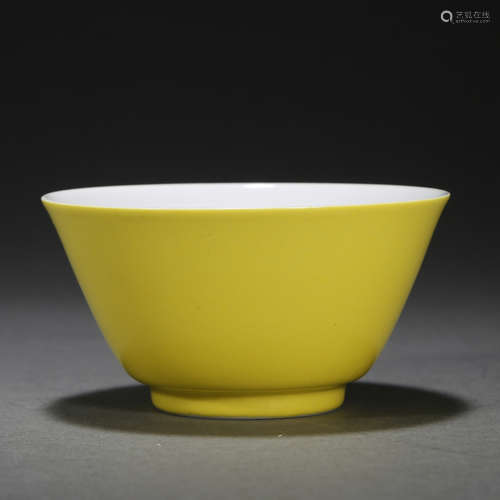 A YELLOW-GLAZED BOWL