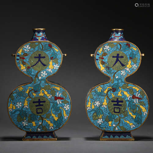 A PAIR OF CLOISONNé ENAMEL DOUBLE-GOURD-FORM VASES