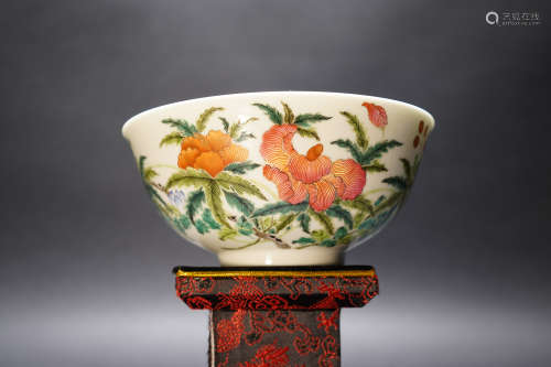 A FAMILLE ENAMELED FLORAL BOWL, XIANFENG MARK