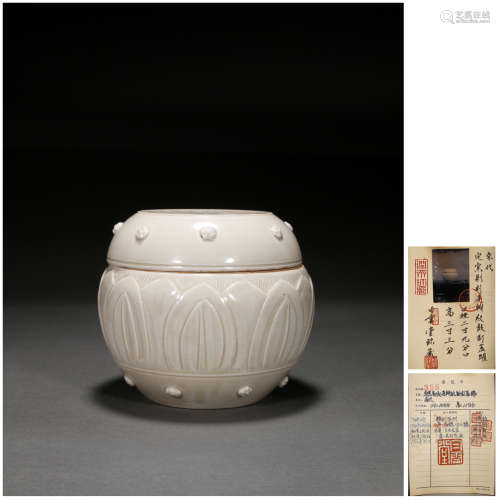A CARVED DING WHITE-GLAZED BARREL-SHAPED JAR AND COVER