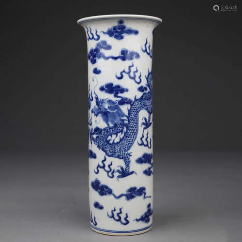 A BLUE AND WHITE DRAGON SLEEVE VASE