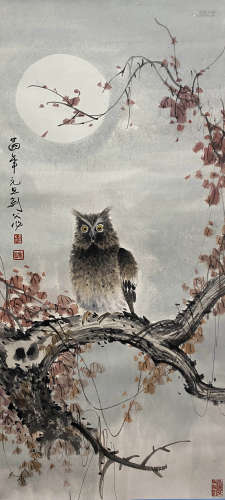 A CHINESE OWL PAINTING, INK AND COLOR ON PAPER, HANGING SCRO...